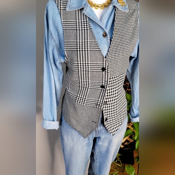 Vest - Picture 2 of 4